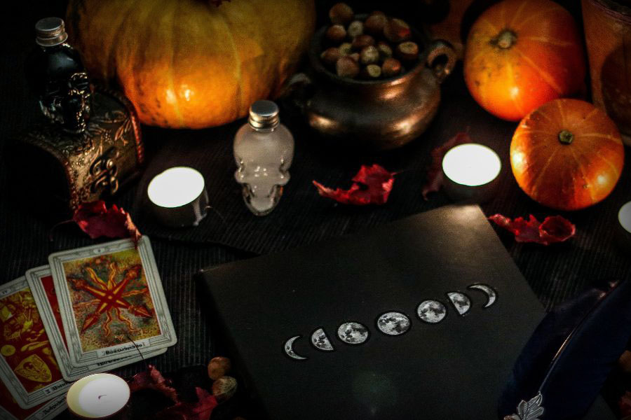 Samhain: il capodanno delle streghe e il tempo del velo sottile